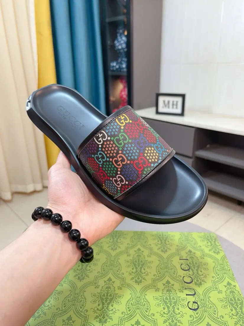 Men's shoes 💰260🌹🌹 (gucci-Gucci) New men's slippers, high-end boutique, made of cowhide, with exquisite embossed logo decoration on the upper, fine workmanship, super soft soles, casual, loose and comfortable, a must-have in summer! \nsize：38-44